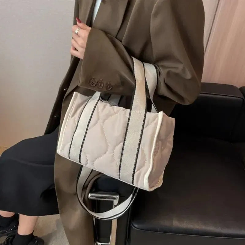 Sac à main matelassé avec bandoulière Beige-crème-Atelier Matelassé