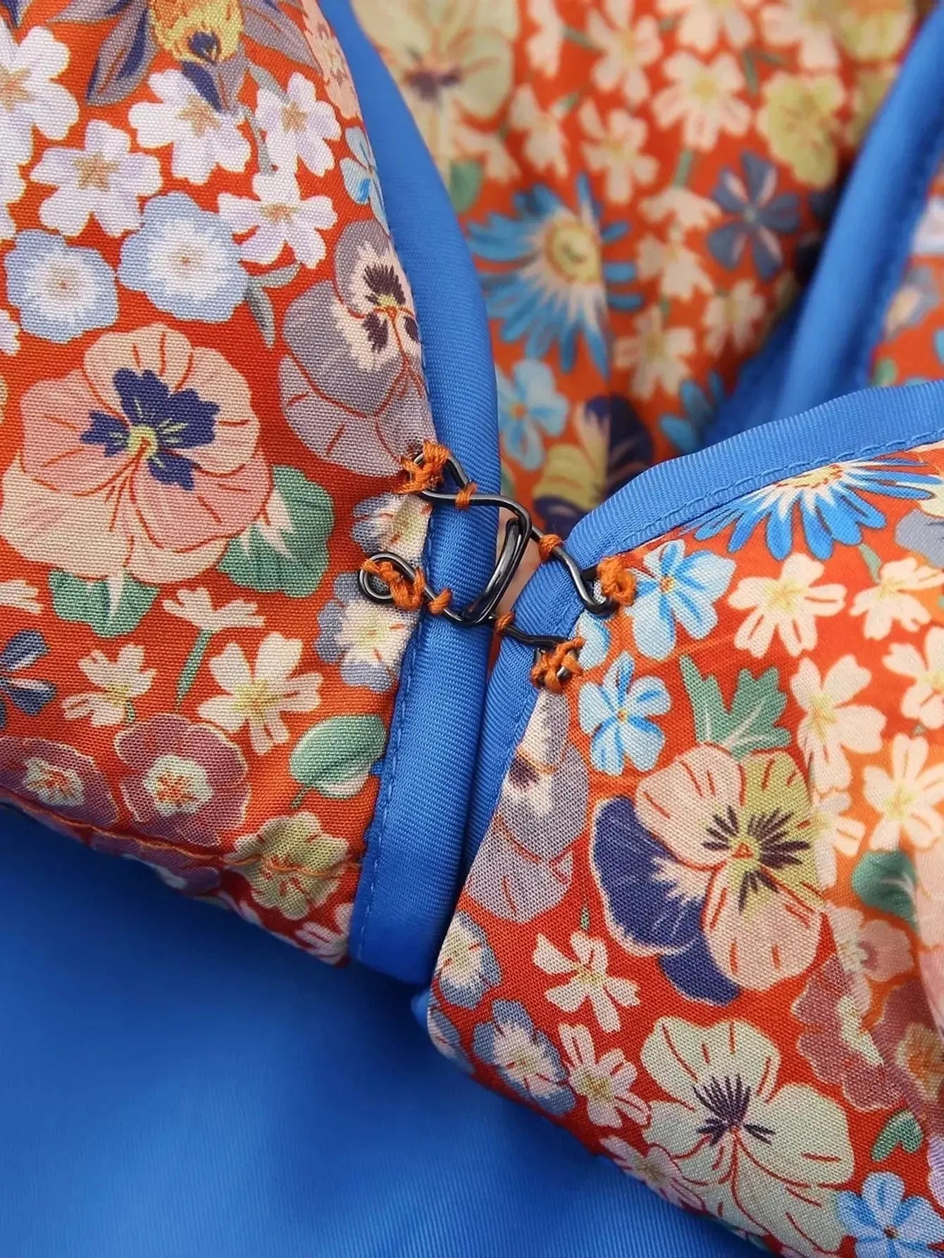 Veste matelassée indienne en tissu imprimé à la main, kimono court, que les femmes portent un Veste matelassée indienne en tissu imprimé à la main, kimono court, que les femmes portent un